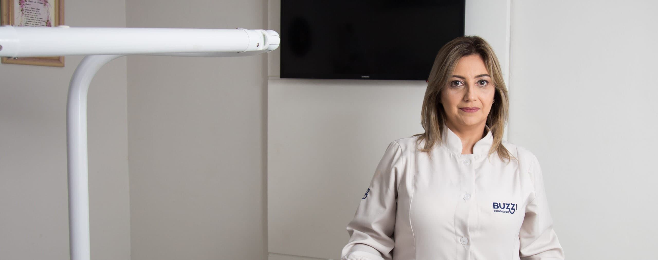 Implantes Dentários em Curitiba - Buzzi Odontologia